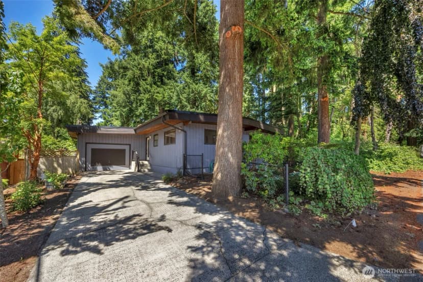 Property photo for 12521 2nd Avenue Ne, Seattle photo 2
