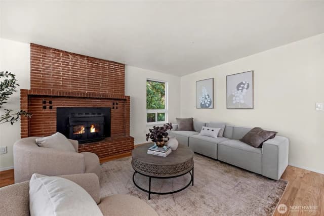 Property photo for 12521 2nd Avenue Ne, Seattle photo 4