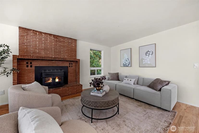 Property photo for 12521 2nd Avenue Ne, Seattle photo 4