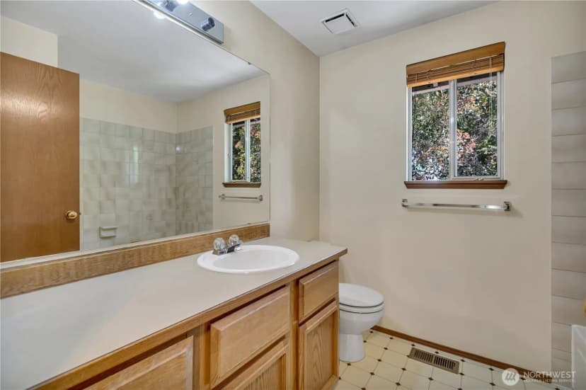 Property photo for 21211 95th S, Kent photo 24