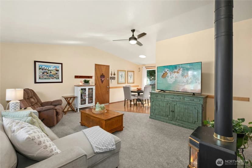 Property photo for 3128 Summit Boulevard, Oak Harbor photo 6