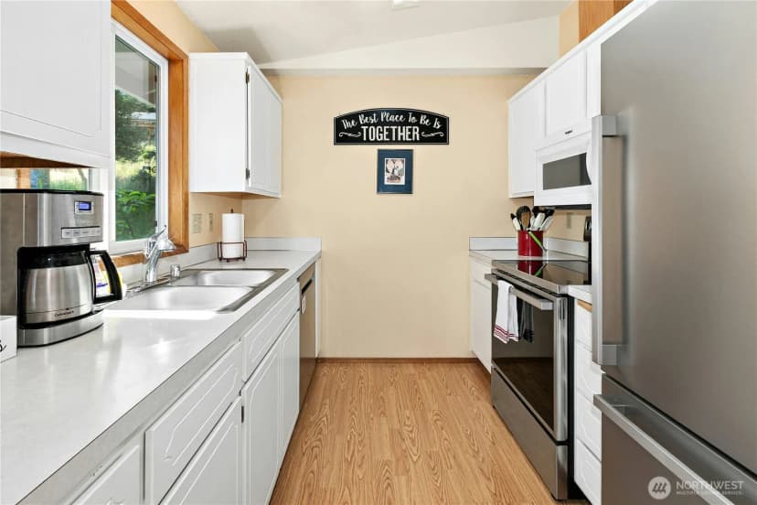 Property photo for 3128 Summit Boulevard, Oak Harbor photo 14