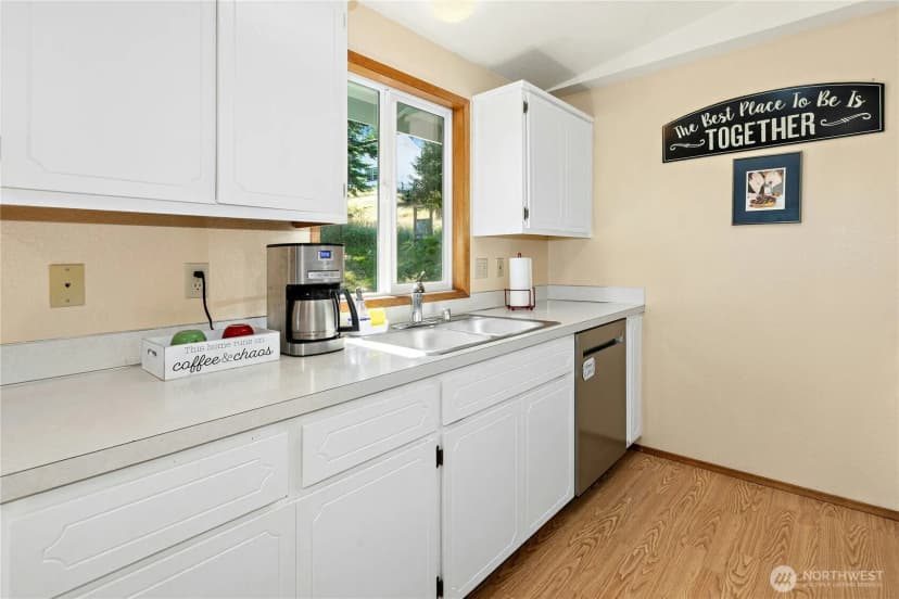 Property photo for 3128 Summit Boulevard, Oak Harbor photo 13