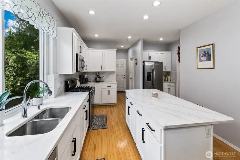 Property photo for 18014 81st Lane Ne, Kenmore photo 5