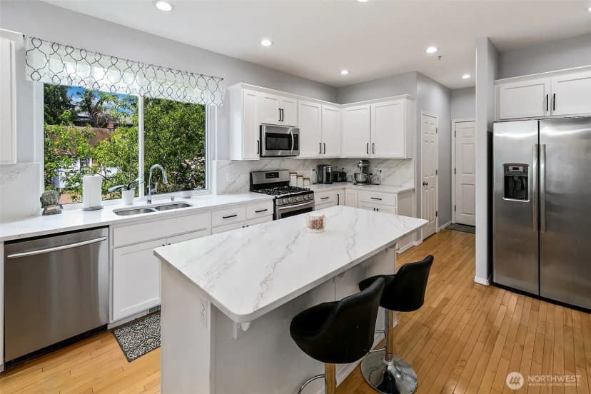 Property photo for 18014 81st Lane Ne, Kenmore photo 6