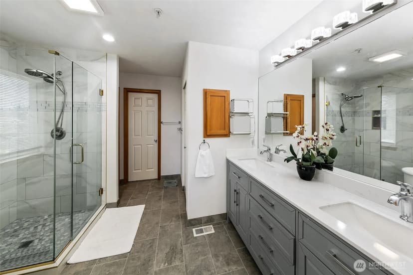 Property photo for 18014 81st Lane Ne, Kenmore photo 10