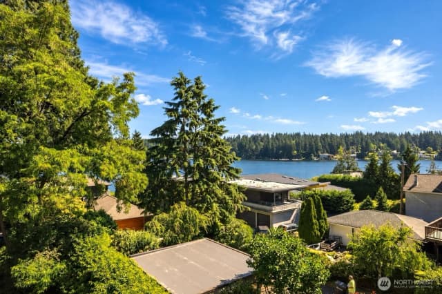 Property photo for 9412 Se 33rd Street, Mercer Island photo 2