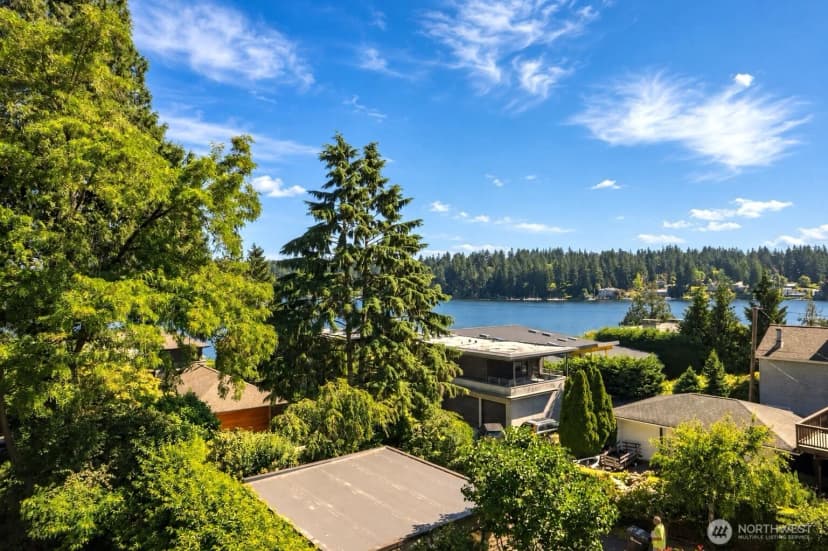 Property photo for 9412 Se 33rd Street, Mercer Island photo 2