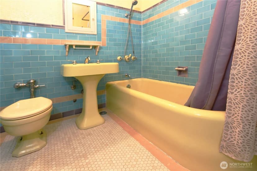 Property photo for 1101 17th Ave #207, Seattle photo 21
