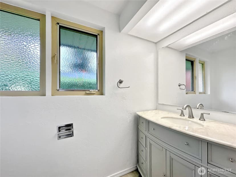 Property photo for 7920 Ne 26th Street, Medina photo 11