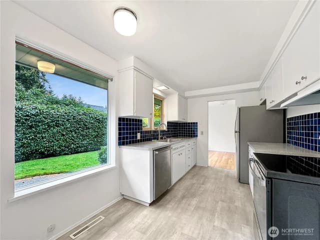 Property photo for 7920 Ne 26th Street, Medina photo 5