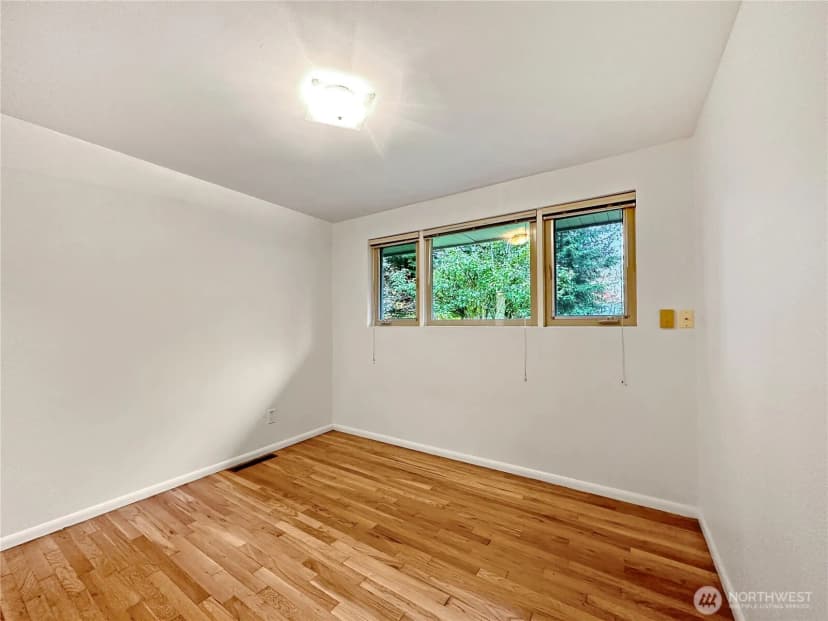 Property photo for 7920 Ne 26th Street, Medina photo 9