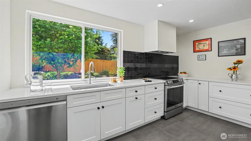 Property photo for 15617 Se Fairwood Boulevard, Renton photo 9