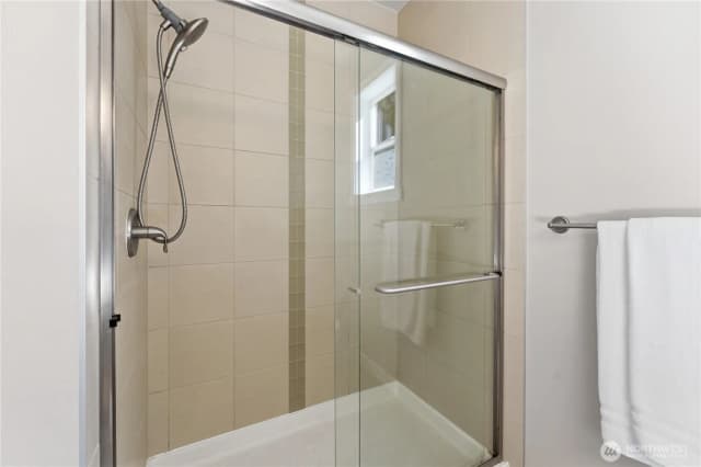 Property photo for 16005 74th Avenue Ne, Kenmore photo 5