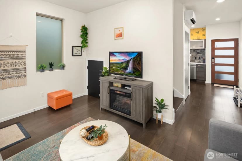 Property photo for 8358 19th Avenue Nw #b, Seattle photo 6