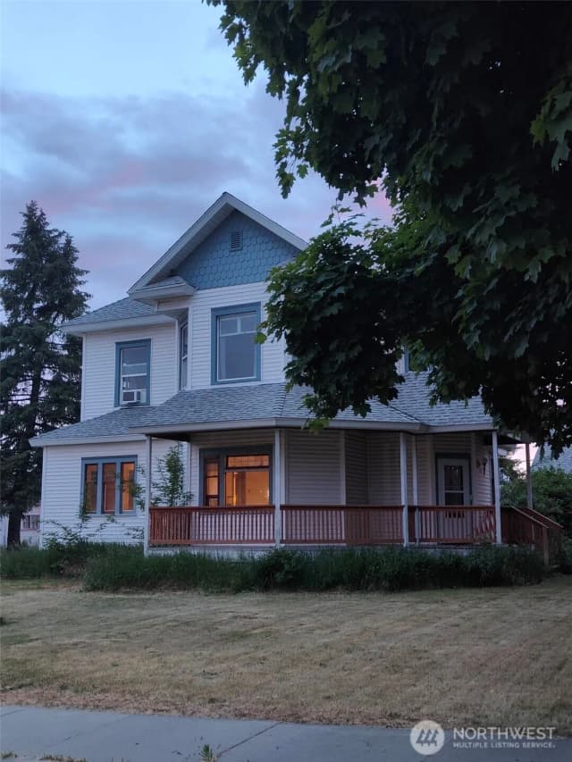Property photo for 703 Washington, Davenport