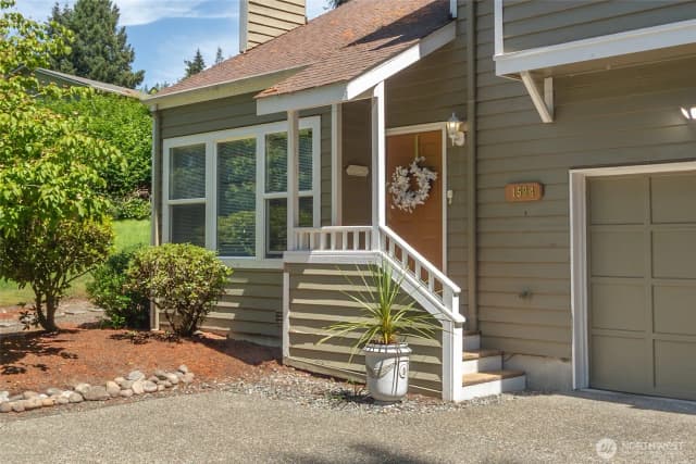 Property photo for 1524 Marine Drive, Bremerton photo 2