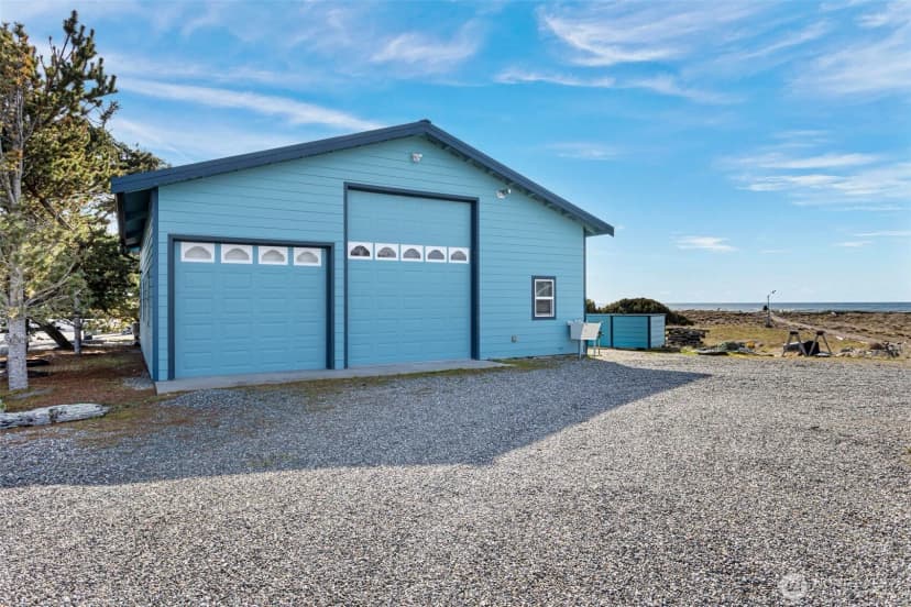 Property photo for 913 Riley Road, Oak Harbor photo 2