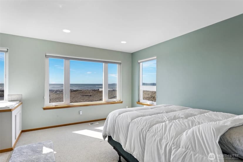 Property photo for 913 Riley Road, Oak Harbor photo 18
