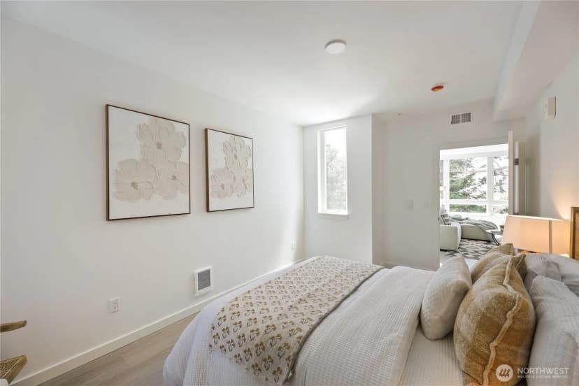 Property photo for 5819 Phinney Avenue N #206, Seattle photo 16