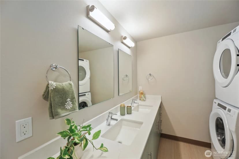 Property photo for 5819 Phinney Avenue N #206, Seattle photo 17