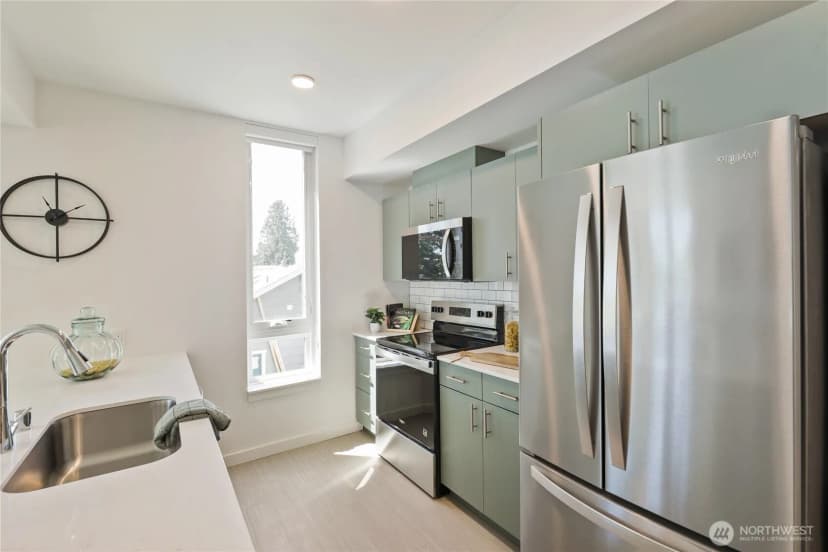Property photo for 5819 Phinney Avenue N #206, Seattle photo 11