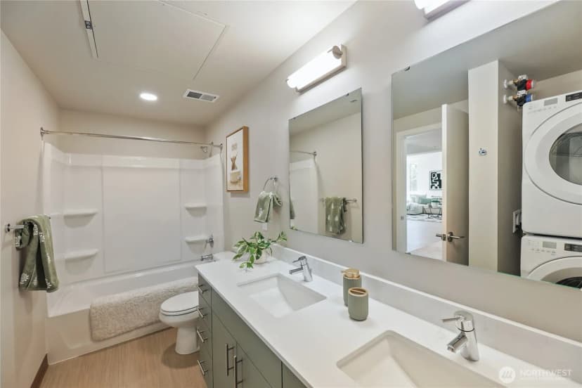 Property photo for 5819 Phinney Avenue N #206, Seattle photo 18