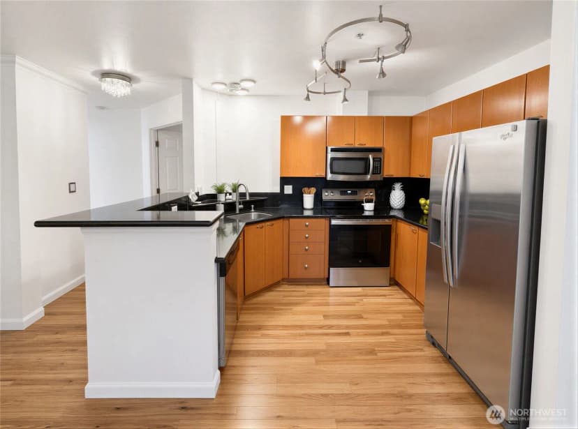 Property photo for 621 5th Avenue N #402, Seattle photo 9