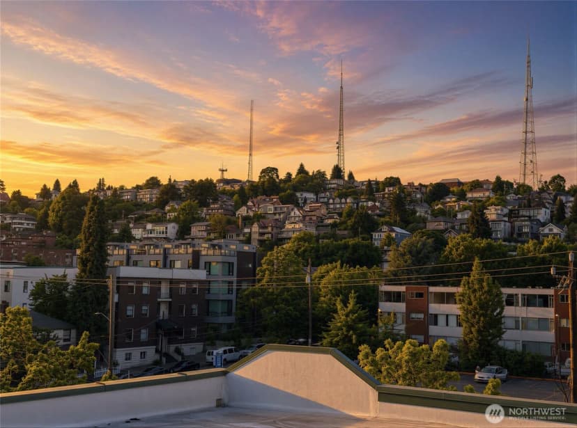 Property photo for 621 5th Avenue N #402, Seattle photo 17