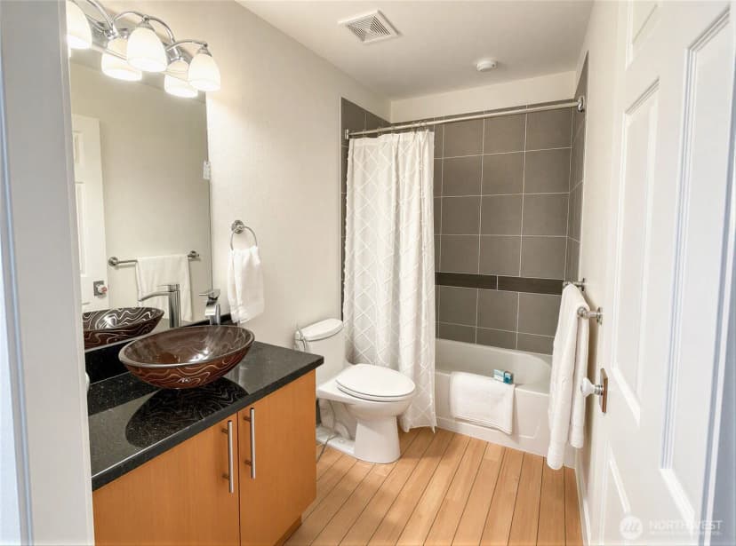 Property photo for 621 5th Avenue N #402, Seattle photo 12