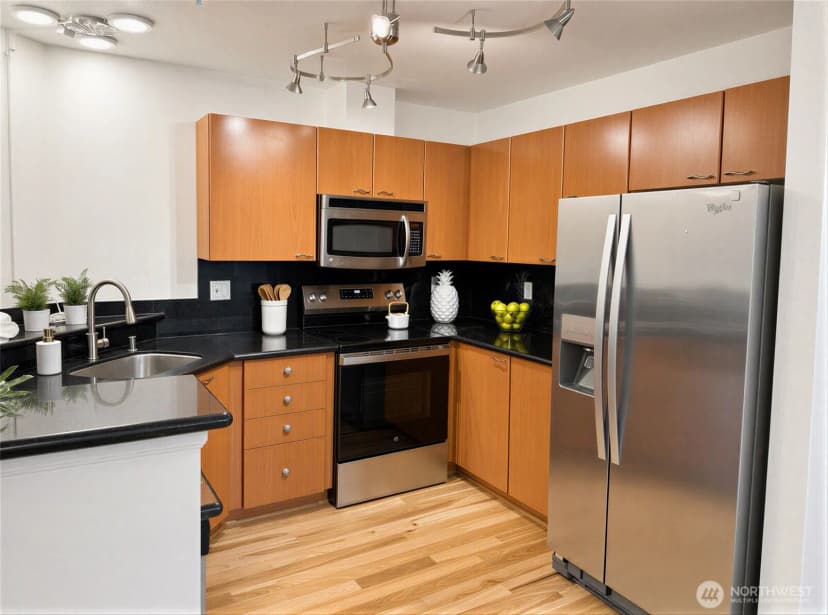 Property photo for 621 5th Avenue N #402, Seattle photo 10