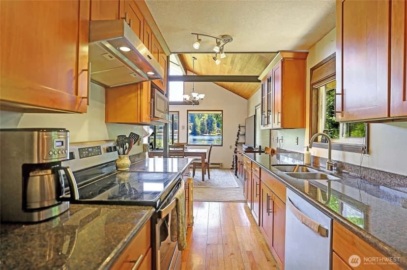 Property photo for 13806 W Lake Kathleen Drive Se, Renton photo 14