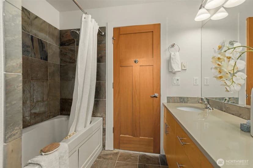 Property photo for 2815 24th Avenue S, Seattle photo 24