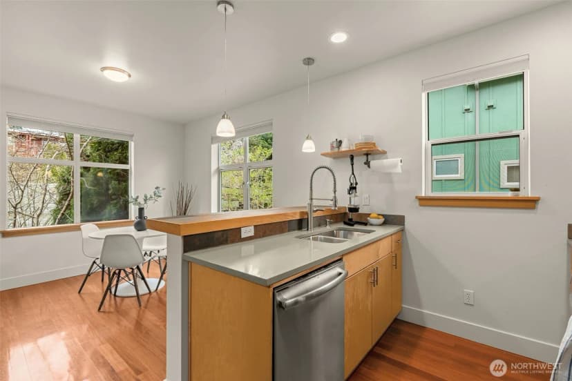 Property photo for 2815 24th Avenue S, Seattle photo 14
