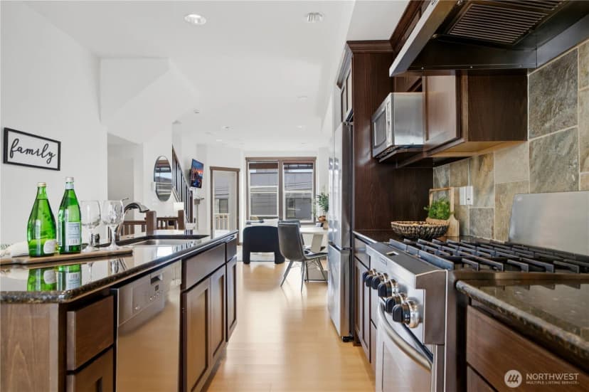 Property photo for 1420 18th Avenue #a, Seattle photo 8