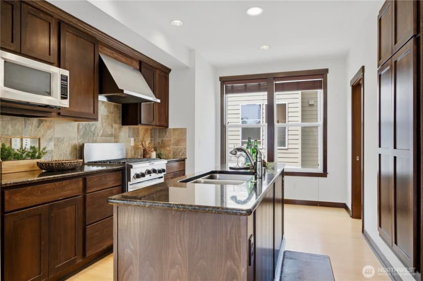 Property photo for 1420 18th Avenue #a, Seattle photo 9