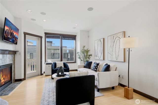 Property photo for 1420 18th Avenue #a, Seattle photo 3