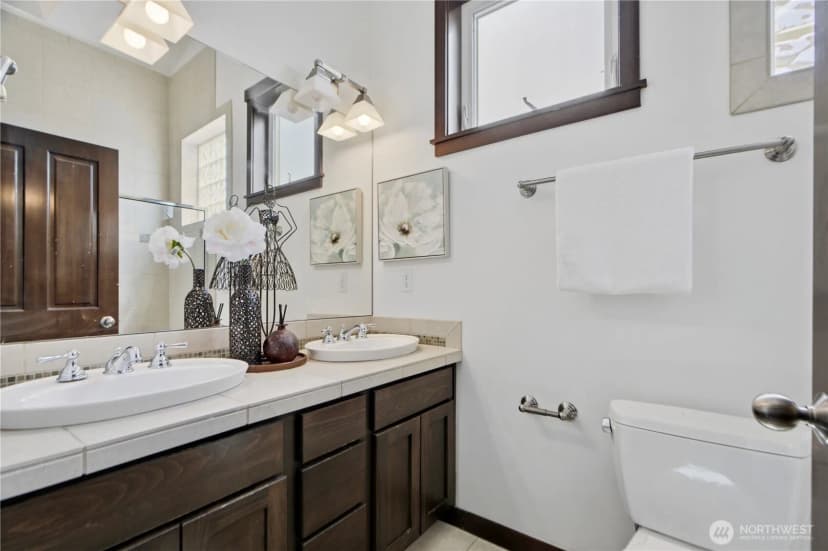 Property photo for 1420 18th Avenue #a, Seattle photo 14
