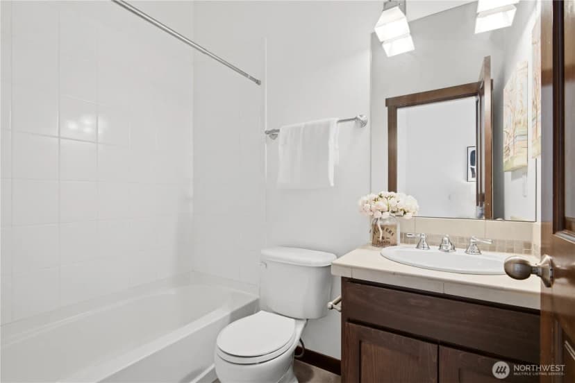 Property photo for 1420 18th Avenue #a, Seattle photo 17
