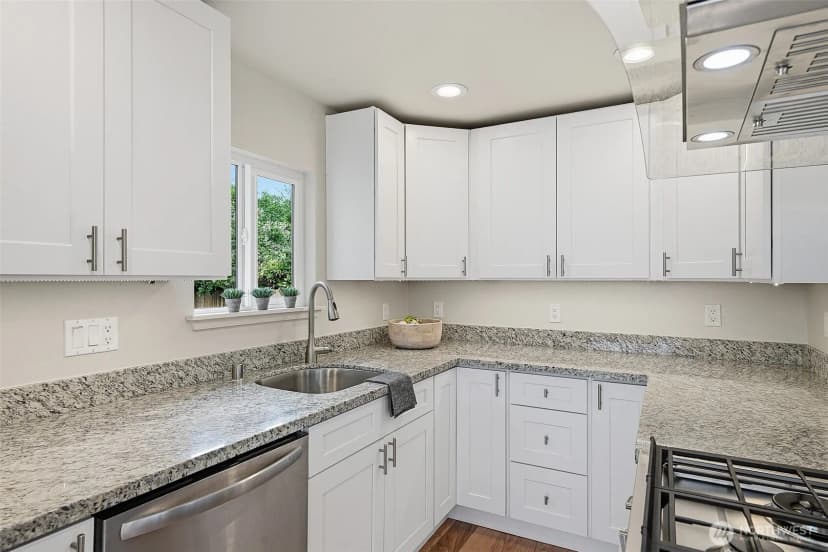 Property photo for 3122 Oas Drive W, University Place photo 10