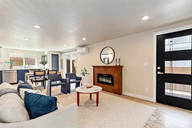 Property photo for 14338 Ashworth Avenue N #b, Seattle photo 5