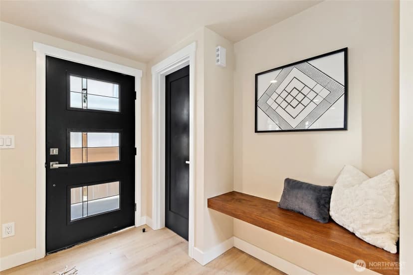 Property photo for 14338 Ashworth Avenue N #b, Seattle photo 3