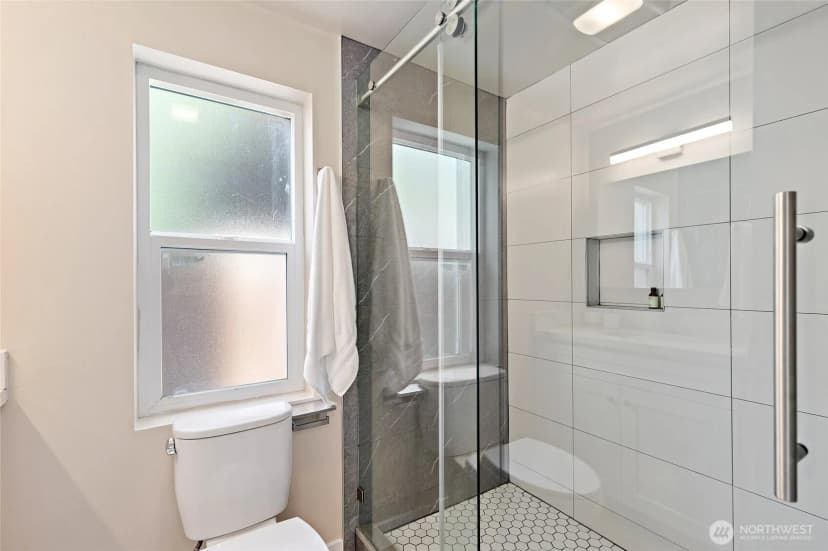 Property photo for 14338 Ashworth Avenue N #b, Seattle photo 14