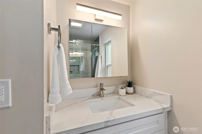 Property photo for 14338 Ashworth Avenue N #b, Seattle photo 15
