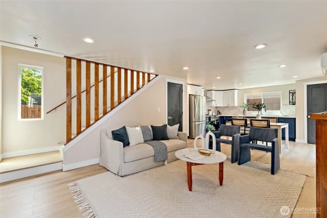 Property photo for 14338 Ashworth Avenue N #b, Seattle photo 4