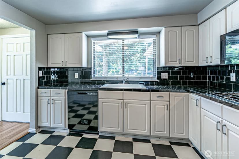 Property photo for 2524 70th Avenue Sw, Tumwater photo 12