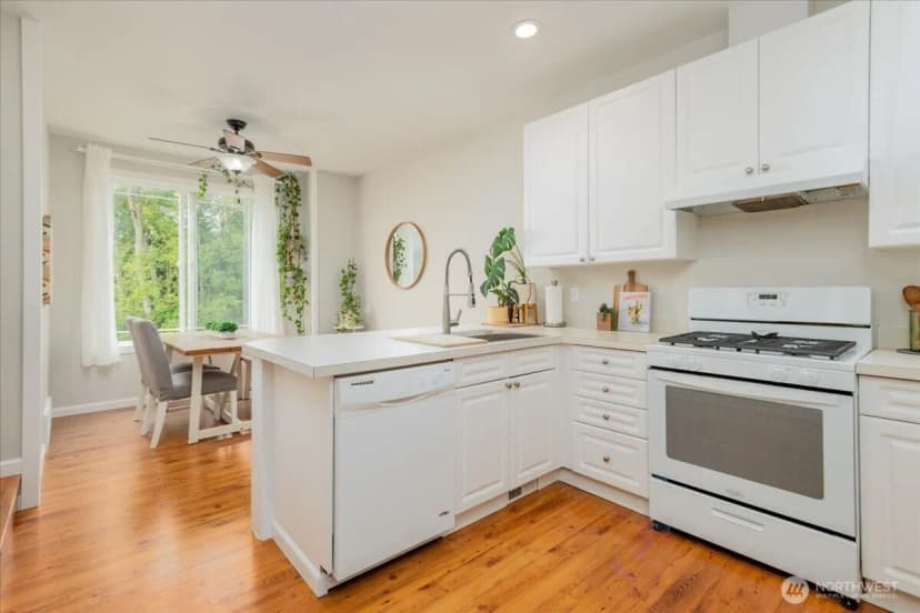 Property photo for 10410 Holly Drive #e, Everett photo 10