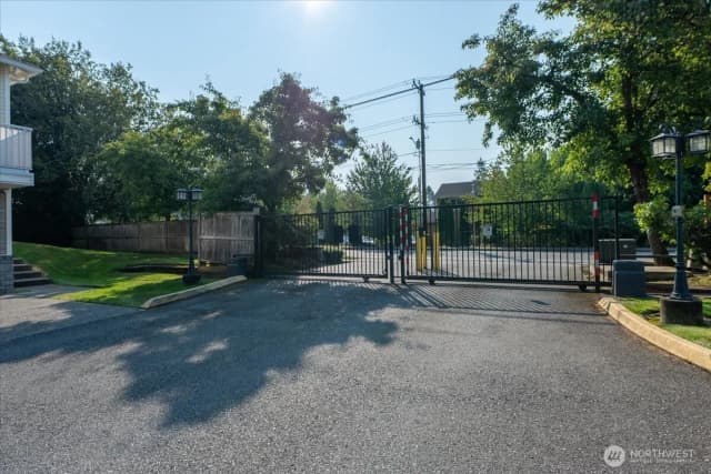 Property photo for 10410 Holly Drive #e, Everett photo 4