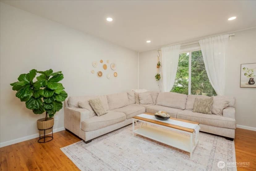 Property photo for 10410 Holly Drive #e, Everett photo 5