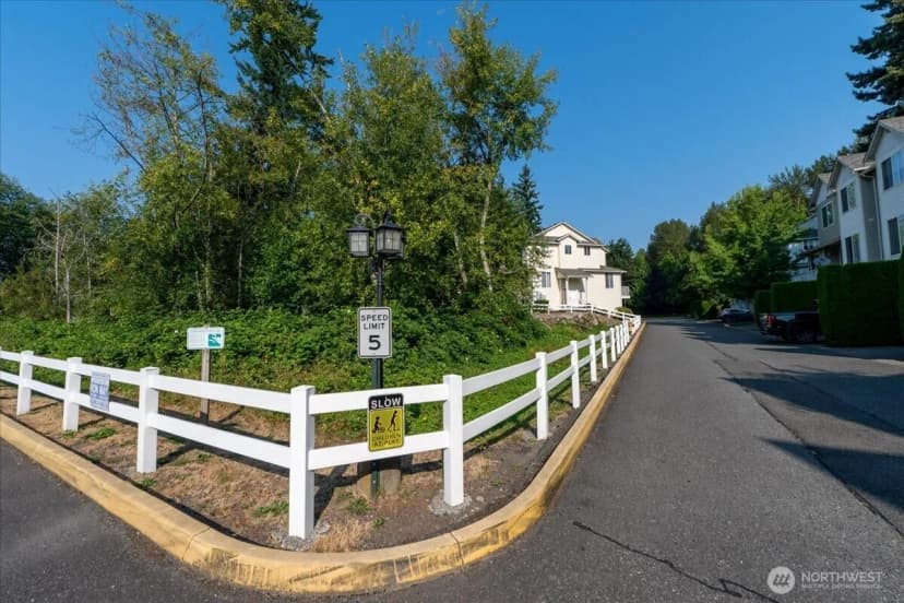 Property photo for 10410 Holly Drive #e, Everett photo 28